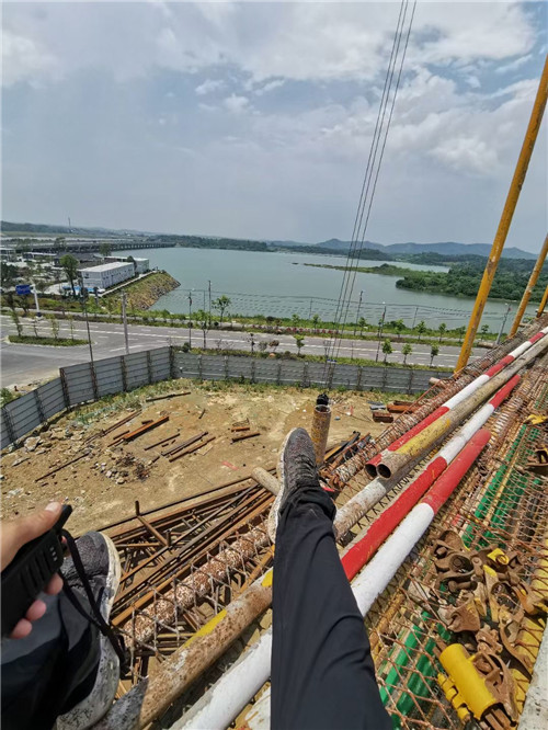 良庆区作业中发生设备损坏或人员意外，责任怎么划分？